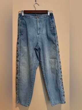 Denim&Co Light Blue Straight-Leg Jeans with Floral Embroidery, High Waist Small